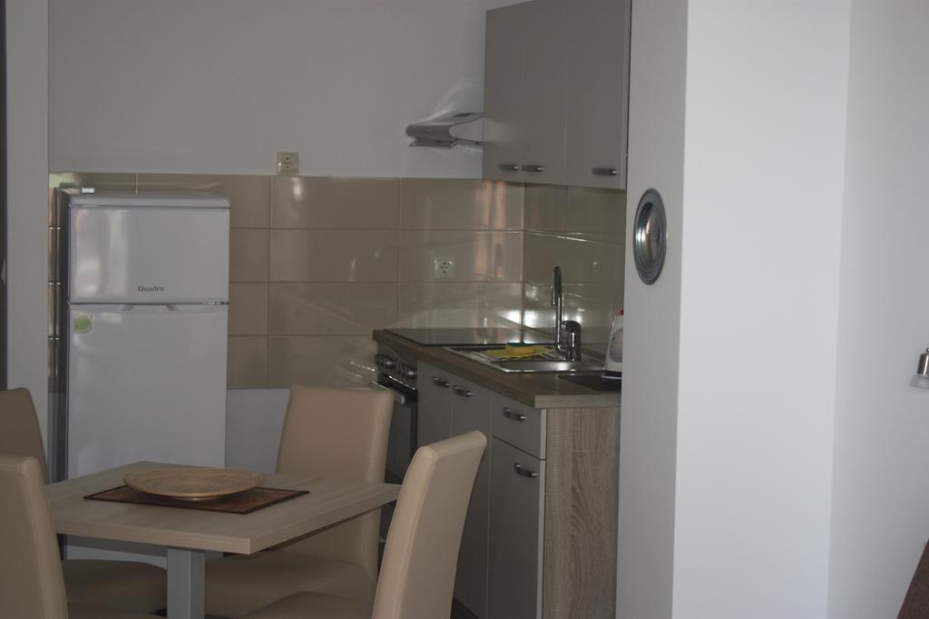 Bota Drvenik (Split-Dalmatia)