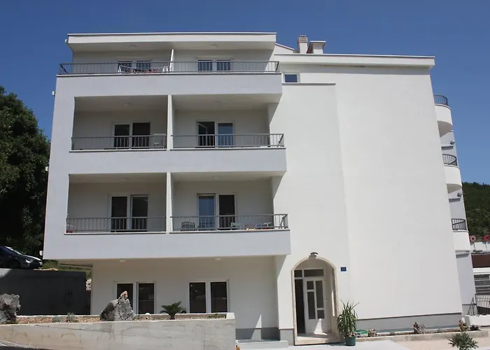 Apartments Bota