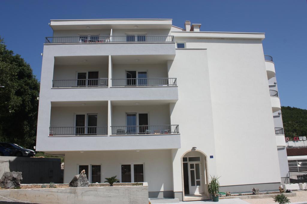 Apartment Bota *